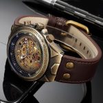 montre avec engrenages apparents