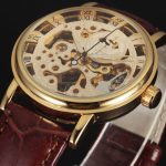 design transparent de montre homme